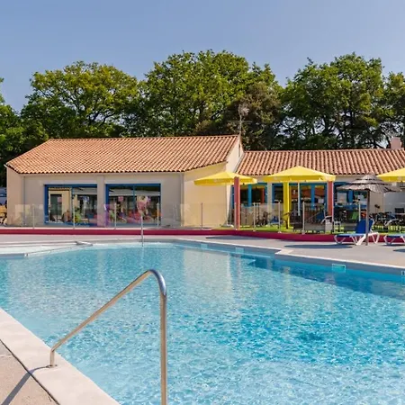 Maeva Escapades Le Joli Camping Bois-de-Cené