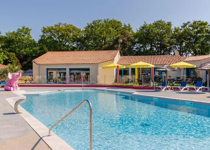 Maeva Escapades Le Joli Camping Bois-de-Cené